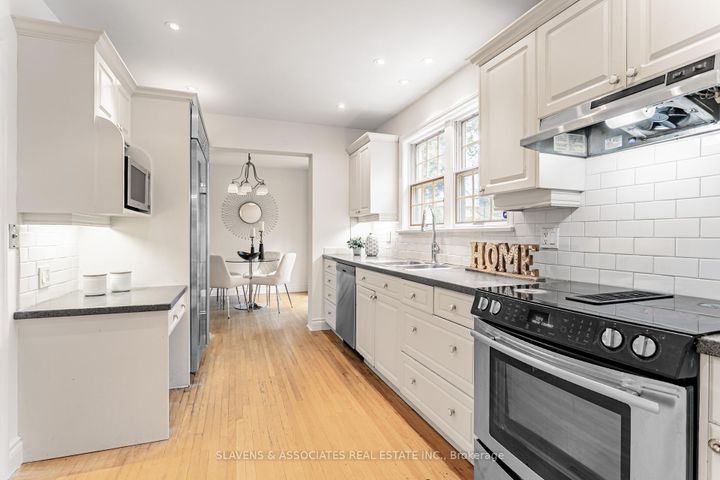 Photo 12 at 123 Lord Seaton Road, Windfields, Toronto