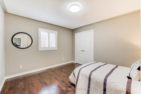 Photo 11 at 60 Regatta Avenue, Oak Ridges, Richmond Hill