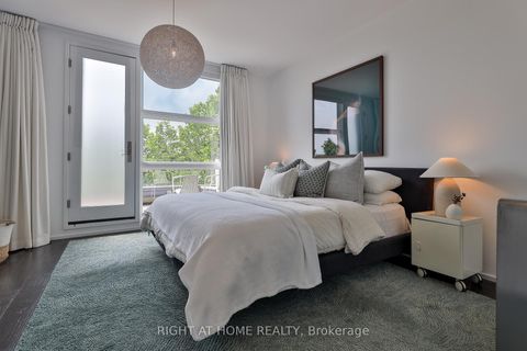 Photo 12 at 207 Claremont Street, Bellwoods, Toronto