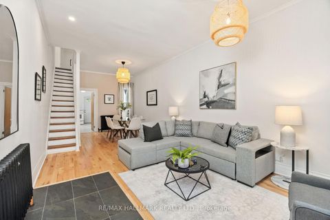 Photo 3 at 690 Adelaide Street W, Niagara, Toronto