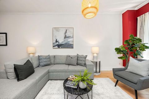 Photo 5 at 690 Adelaide Street W, Niagara, Toronto