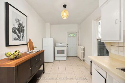 Photo 9 at 690 Adelaide Street W, Niagara, Toronto