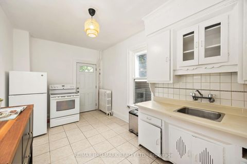 Photo 10 at 690 Adelaide Street W, Niagara, Toronto