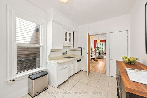 Photo 11 at 690 Adelaide Street W, Niagara, Toronto