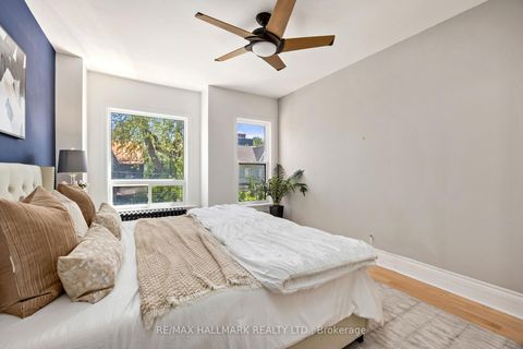 Photo 13 at 690 Adelaide Street W, Niagara, Toronto