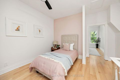 Photo 17 at 690 Adelaide Street W, Niagara, Toronto