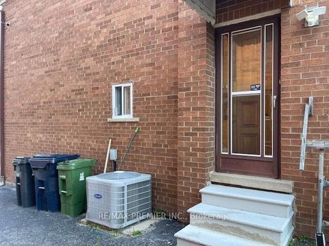 Photo 4 at 6 Gotham Court, Amesbury, Toronto