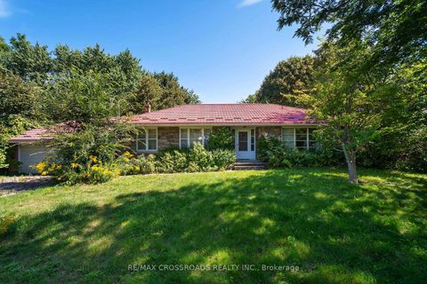 Photo 2 at 11 Faircroft Boulevard, Cliffcrest, Toronto