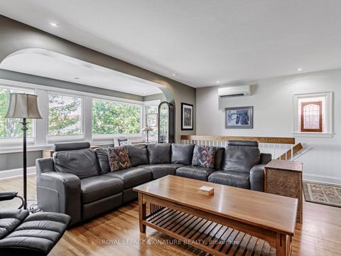 Photo 2 at 209 Arlington Avenue, Cedarvale, Toronto