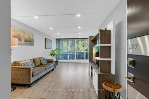 Photo 2 at 203 - 2 Glamorgan Avenue, Dorset Park, Toronto