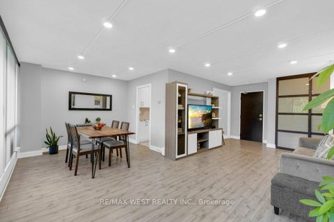 Photo 5 at 203 - 2 Glamorgan Avenue, Dorset Park, Toronto