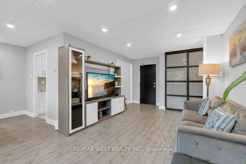 Photo 10 at 203 - 2 Glamorgan Avenue, Dorset Park, Toronto