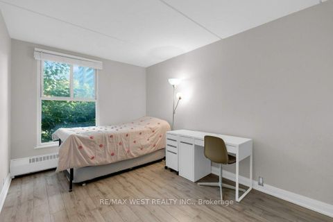 Photo 17 at 203 - 2 Glamorgan Avenue, Dorset Park, Toronto