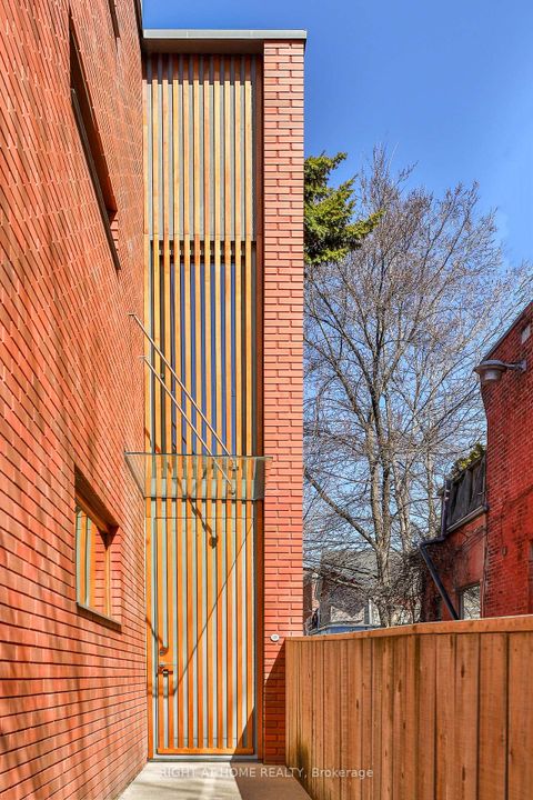 Photo 1 at 694 Richmond Street W, Niagara, Toronto
