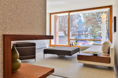 Photo 2 at 694 Richmond Street W, Niagara, Toronto