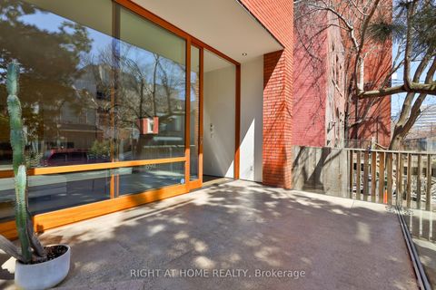 Photo 7 at 694 Richmond Street W, Niagara, Toronto