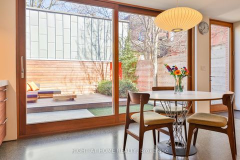 Photo 11 at 694 Richmond Street W, Niagara, Toronto
