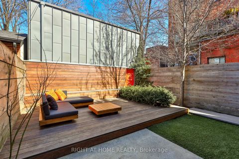 Photo 13 at 694 Richmond Street W, Niagara, Toronto