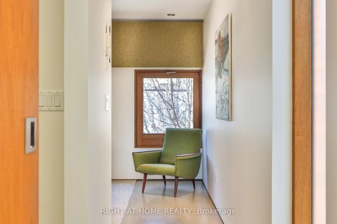 Photo 15 at 694 Richmond Street W, Niagara, Toronto