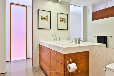 Photo 18 at 694 Richmond Street W, Niagara, Toronto