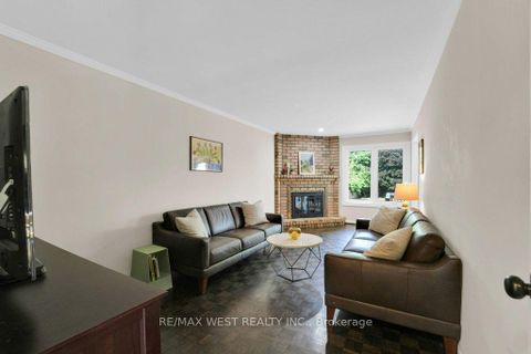 Photo 4 at 1 Langford Street, Harding, Richmond Hill