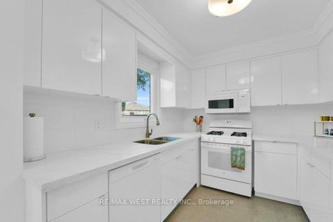 Photo 10 at 1 Langford Street, Harding, Richmond Hill