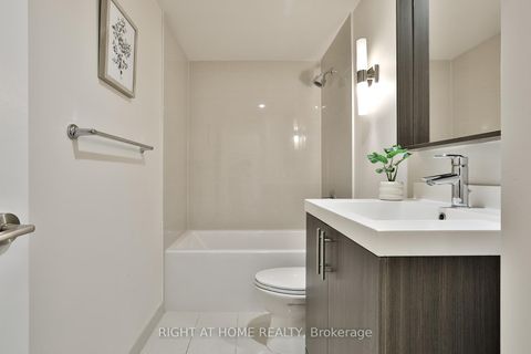 Photo 4 at 709 - 18 Graydon Hall Drive, Donalda, Toronto