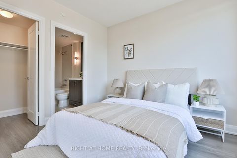Photo 17 at 709 - 18 Graydon Hall Drive, Donalda, Toronto