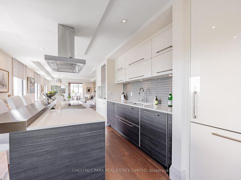 Photo 13 at 8 - 423 Avenue Road, St. Clair, Toronto