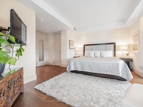Photo 16 at 8 - 423 Avenue Road, St. Clair, Toronto