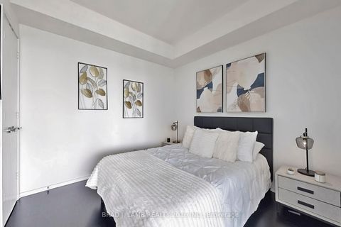 Photo 12 at 3903 - 1 Bloor Street E, Yonge Corridor, Toronto