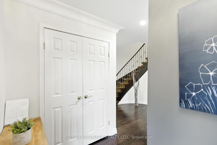 Photo 4 at 100 Eleanor Circle, South Richvale, Richmond Hill