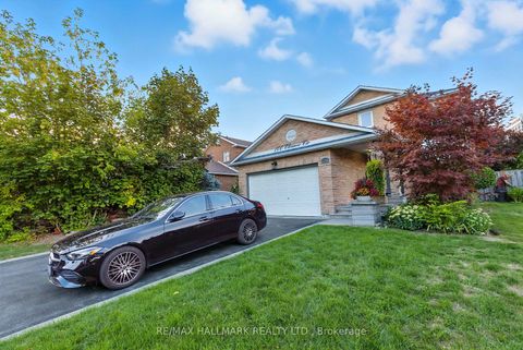 Photo 2 at 100 Eleanor Circle, South Richvale, Richmond Hill