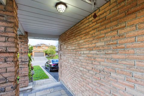 Photo 3 at 100 Eleanor Circle, South Richvale, Richmond Hill
