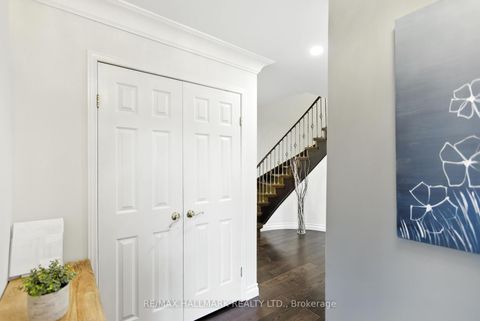 Photo 4 at 100 Eleanor Circle, South Richvale, Richmond Hill