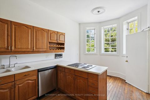 Photo 4 at 425A Sackville Street, South St. James Town, Toronto
