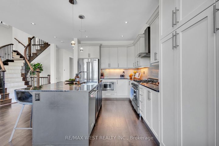 Photo 11 at 41 Pelee Avenue, Kleinburg, Vaughan