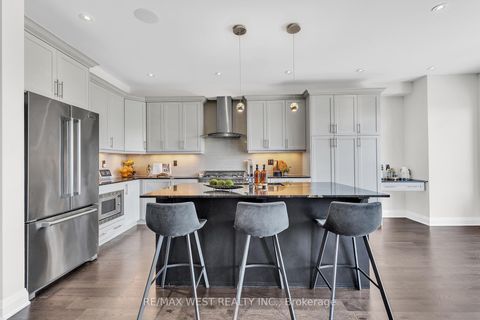 Photo 10 at 41 Pelee Avenue, Kleinburg, Vaughan