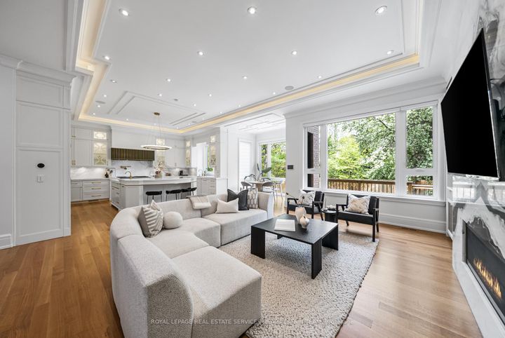 Photo 11 at 148 Munro Boulevard, Windfields, Toronto