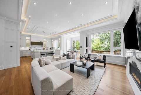 Photo 11 at 148 Munro Boulevard, Windfields, Toronto