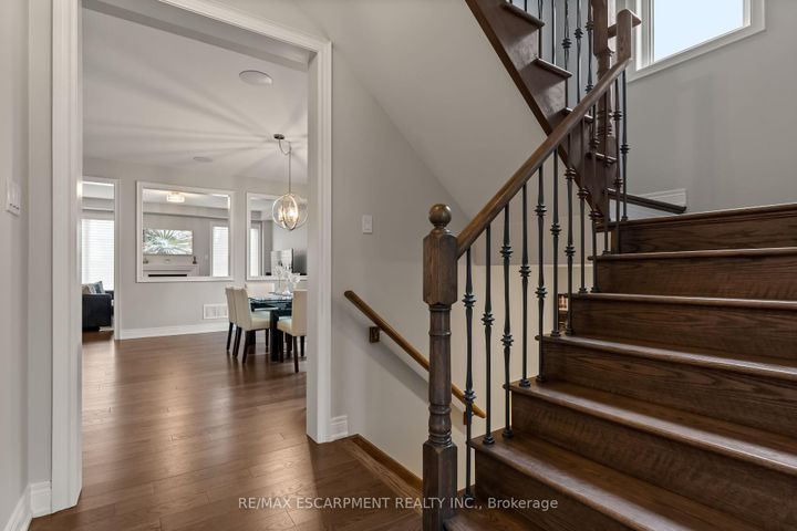 Photo 5 at 129 Fingland Crescent, Waterdown, Hamilton