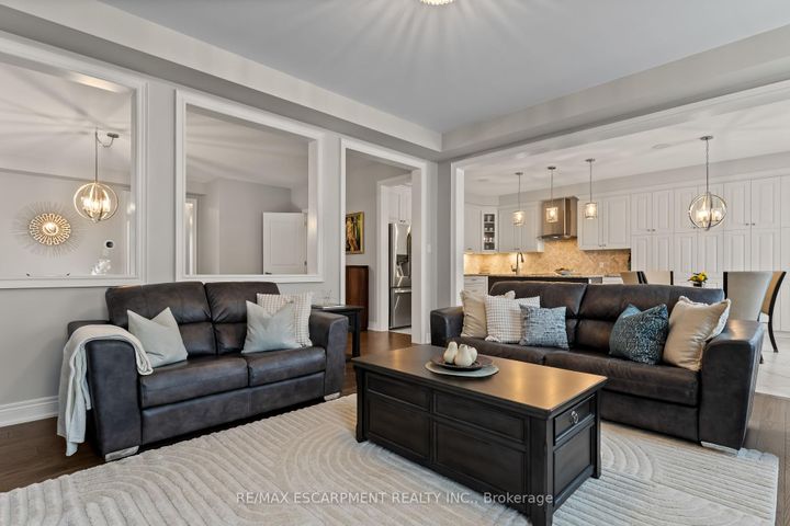 Photo 10 at 129 Fingland Crescent, Waterdown, Hamilton