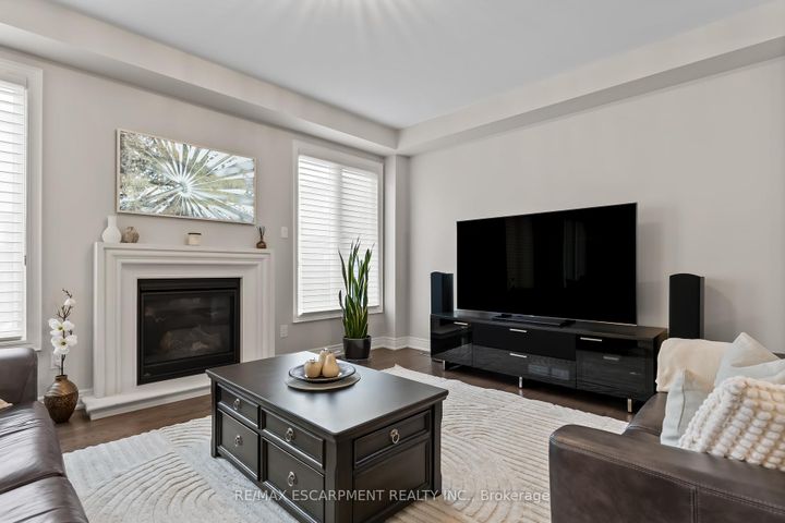 Photo 11 at 129 Fingland Crescent, Waterdown, Hamilton