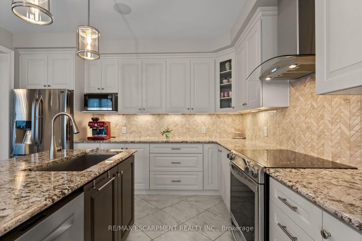 Photo 15 at 129 Fingland Crescent, Waterdown, Hamilton