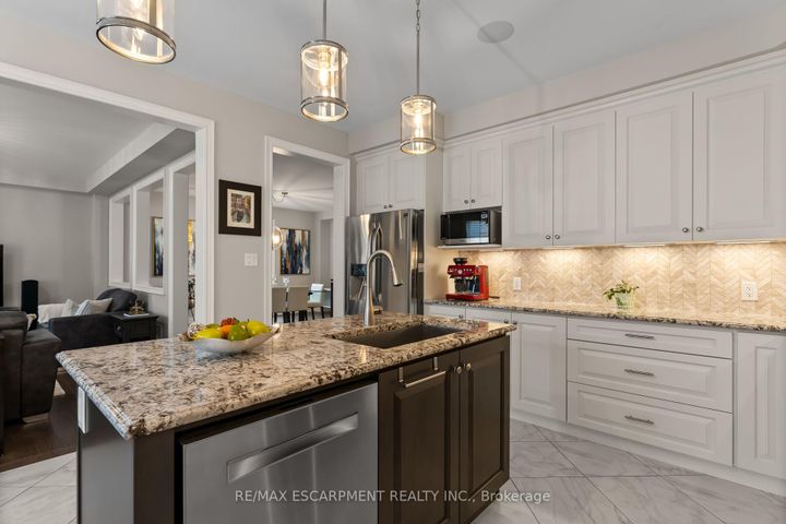 Photo 16 at 129 Fingland Crescent, Waterdown, Hamilton