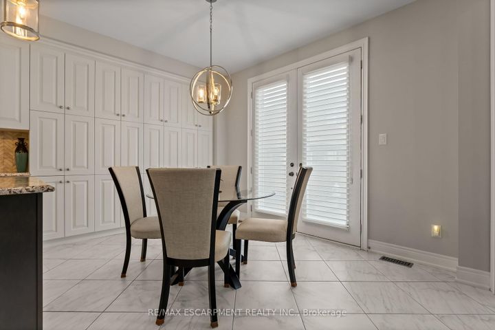 Photo 17 at 129 Fingland Crescent, Waterdown, Hamilton