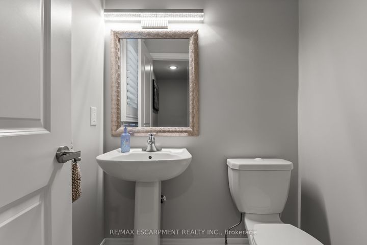 Photo 19 at 129 Fingland Crescent, Waterdown, Hamilton