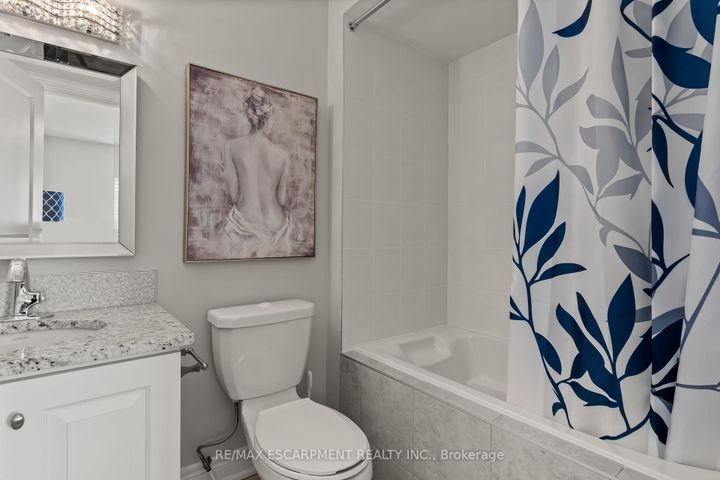 Photo 26 at 129 Fingland Crescent, Waterdown, Hamilton