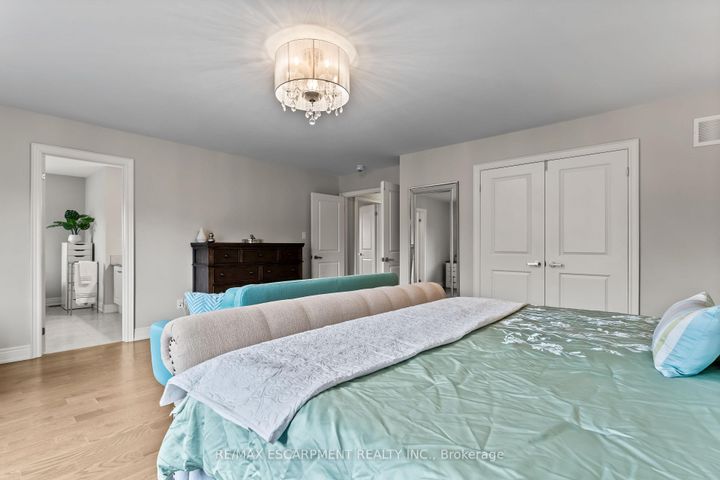 Photo 31 at 129 Fingland Crescent, Waterdown, Hamilton