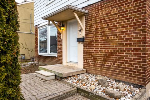 Photo 4 at 93 Ashbourne Drive, City Centre West, Toronto